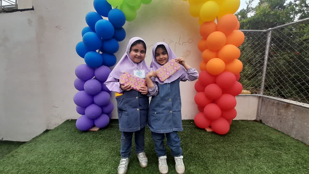 اهدا جوایز به دانش آموزان برگزیده در مسابقات